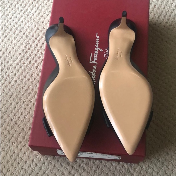 NEW Salvatore ferragamo signature bow black leather heel shoes - Picture 5 of 7